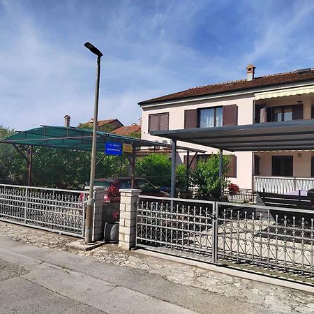 Apartments Rozela Ровінь Екстер'єр фото