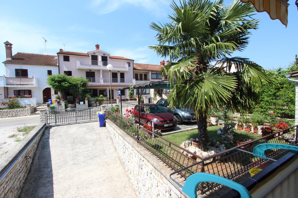 Apartments Rozela Ровінь Екстер'єр фото