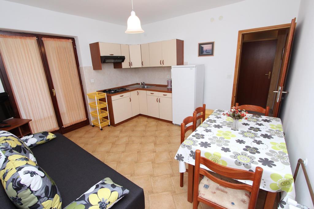 Apartments Rozela Ровінь Екстер'єр фото