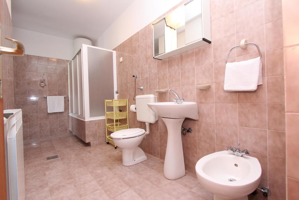 Apartments Rozela Ровінь Екстер'єр фото