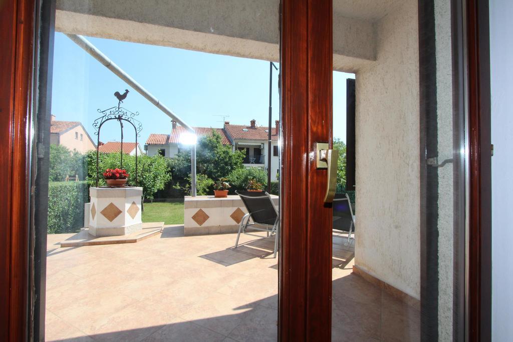Apartments Rozela Ровінь Екстер'єр фото