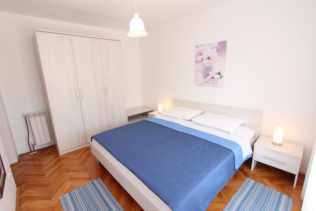 Apartments Rozela Ровінь Екстер'єр фото