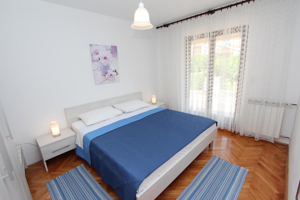 Apartments Rozela Ровінь Екстер'єр фото