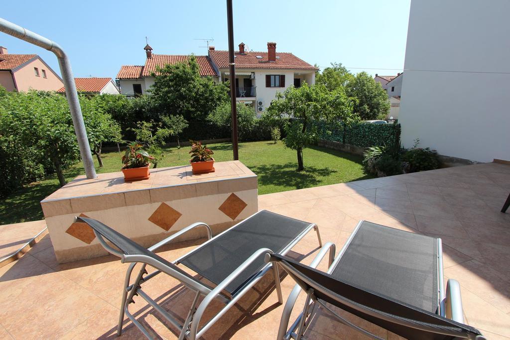 Apartments Rozela Ровінь Екстер'єр фото