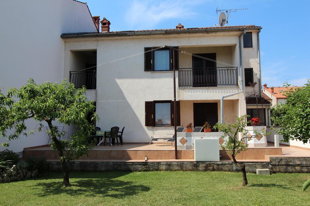 Apartments Rozela Ровінь Екстер'єр фото