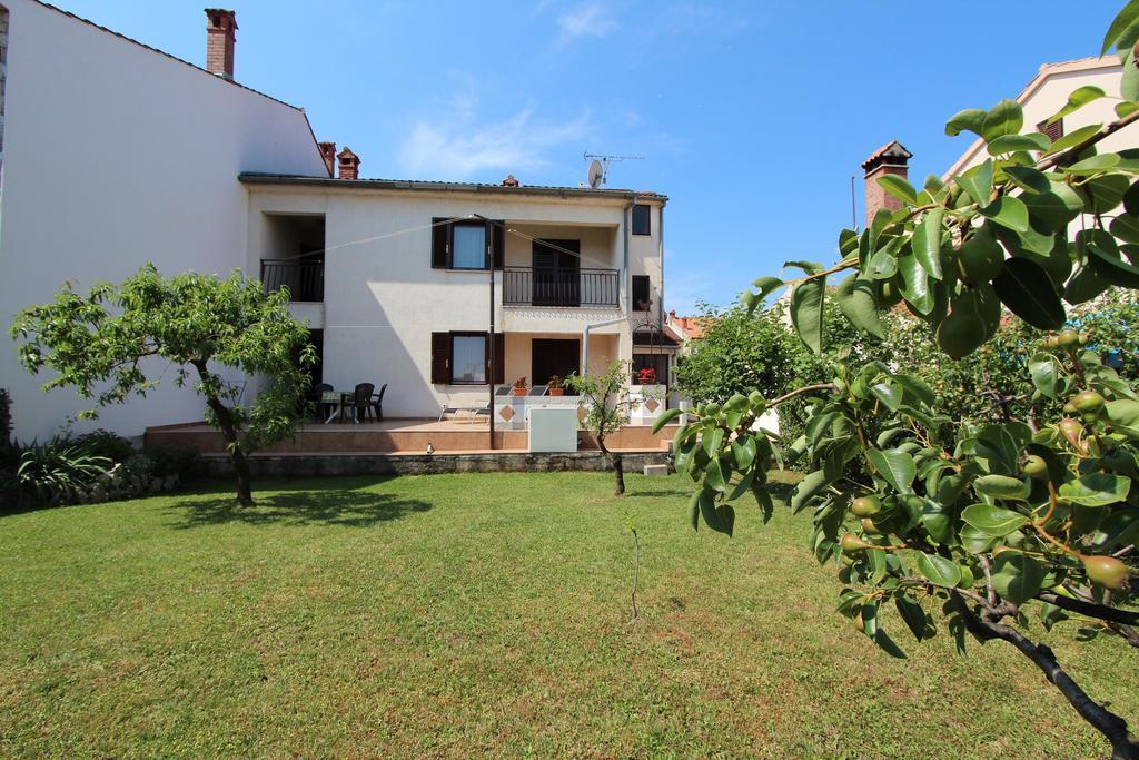 Apartments Rozela Ровінь Екстер'єр фото