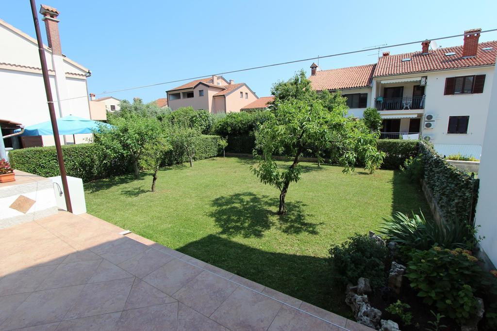 Apartments Rozela Ровінь Екстер'єр фото