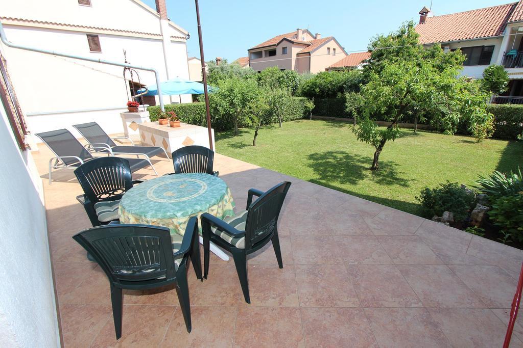 Apartments Rozela Ровінь Екстер'єр фото